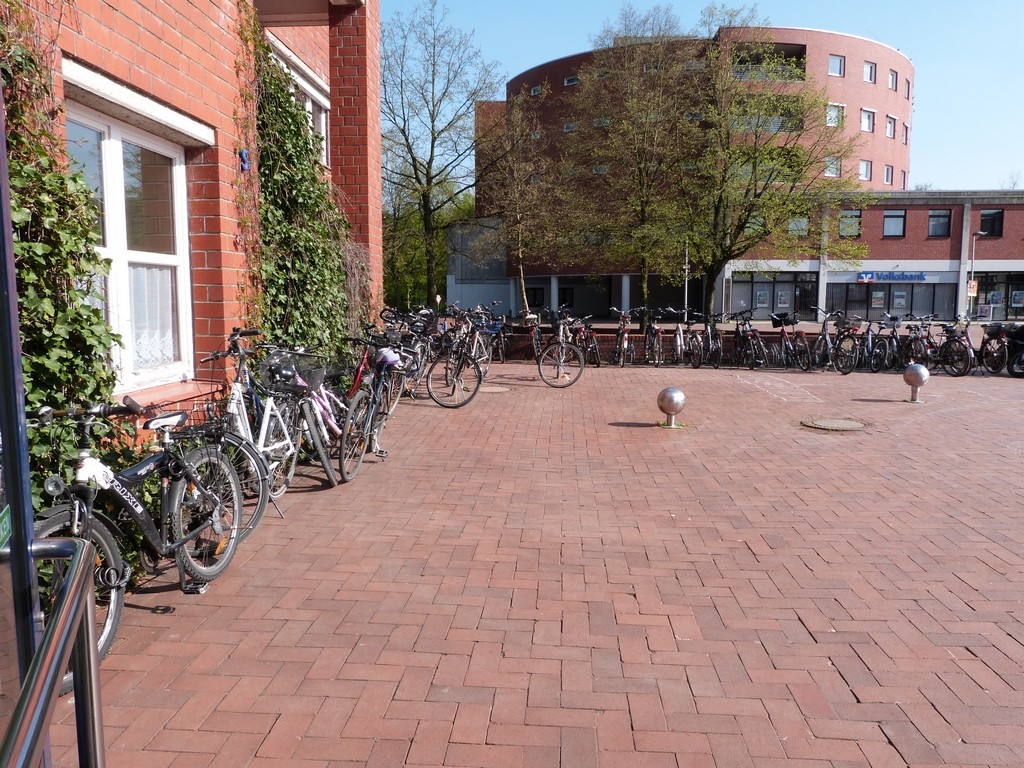 Vélos stationnés devant le centre culturel de Dorsten