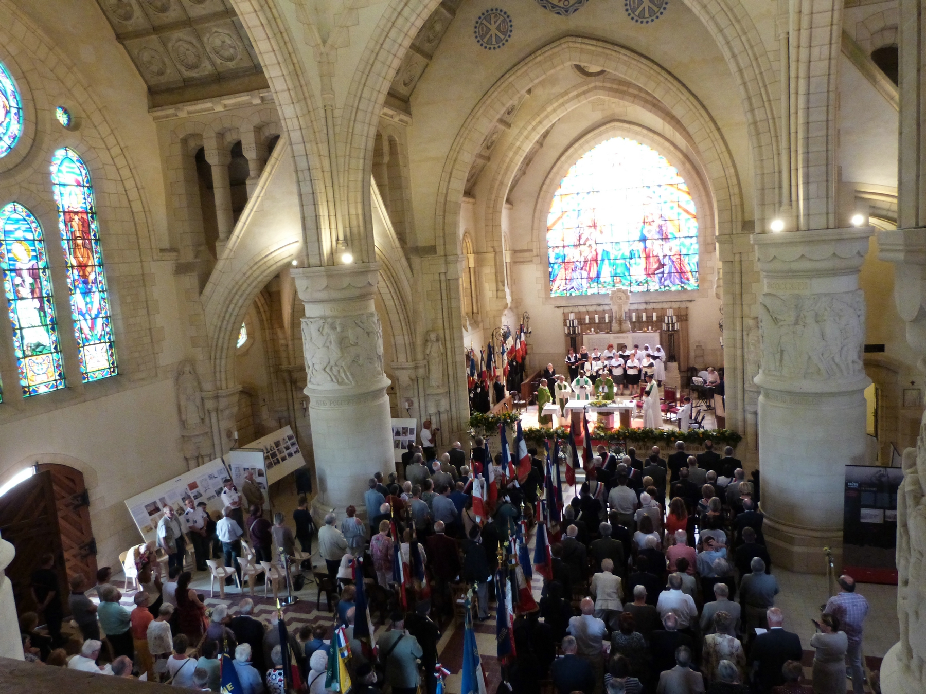 Durant la messe : l'assemblée : 8 juillet 2018 Mémorial de Dormans